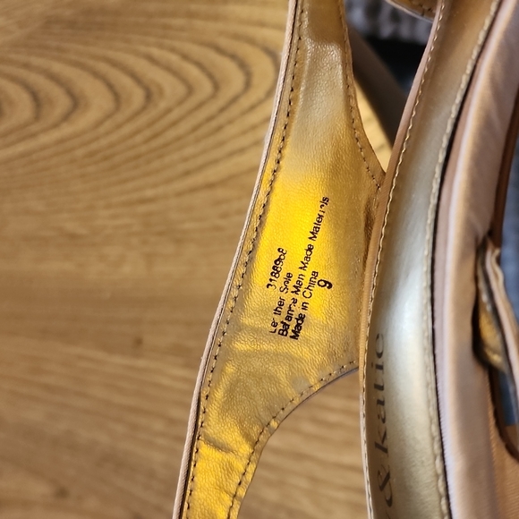 Gold sparkly high heels - Picture 2 of 3